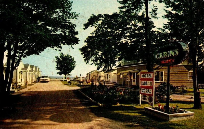 Northland Beach Cottages (Northland Beach Cabins) - Old Postcard